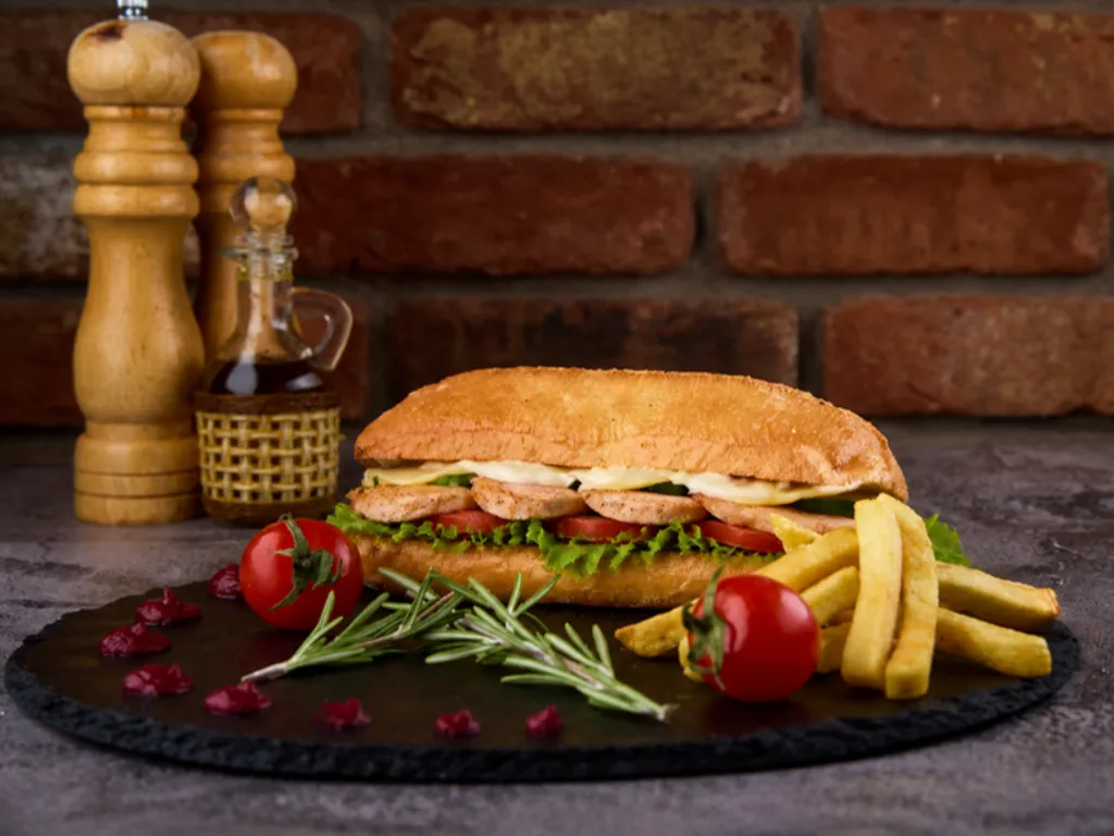 Sandwich pule – imazh i gjeneruar me IA